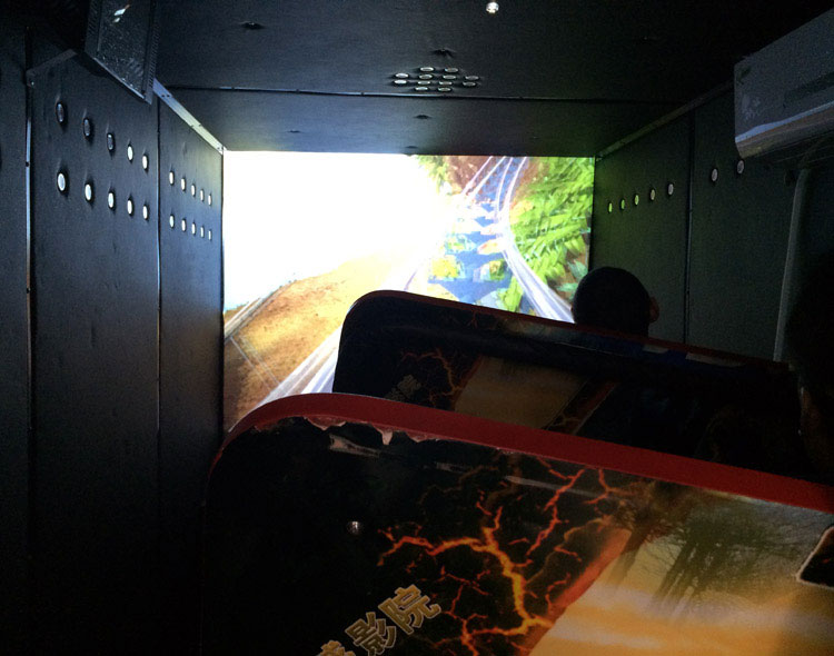 甘肃兰州奇影幻境7D车载LED显示屏.jpg