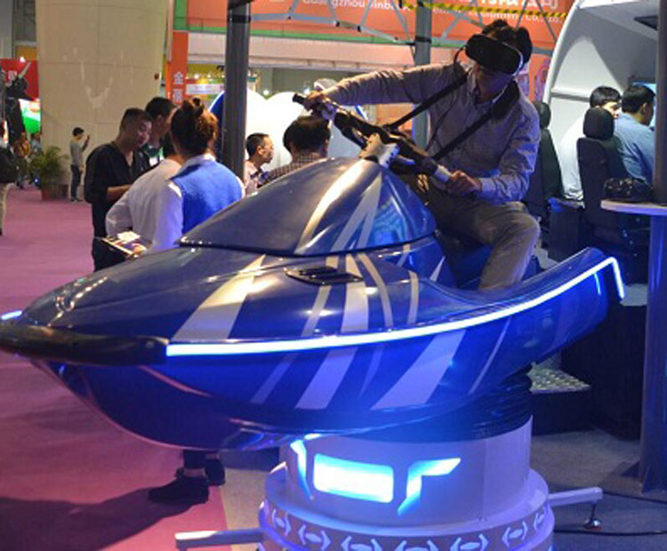 甘肃兰州奇影幻境VR摩托艇.jpg