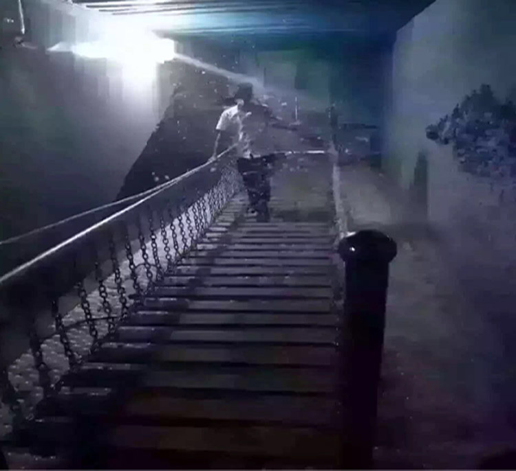 甘肃兰州奇影幻境VR吊桥.jpg